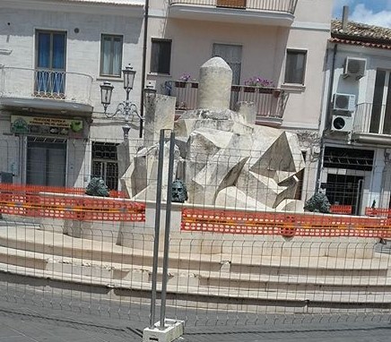 Presto Rimossa La Fontana Ossaio In Corso Umberto I