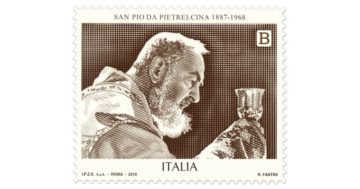 Un francobollo per celebrare San Pio
