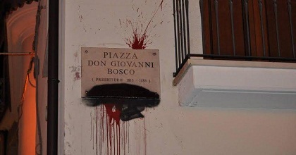 Ci sarà mai una fine alla disputa nata sulla targa della “discordia”?
