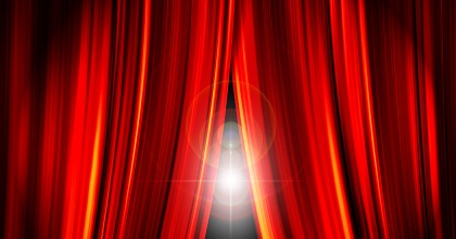 A teatro con la commedia di Marco Petruccelli