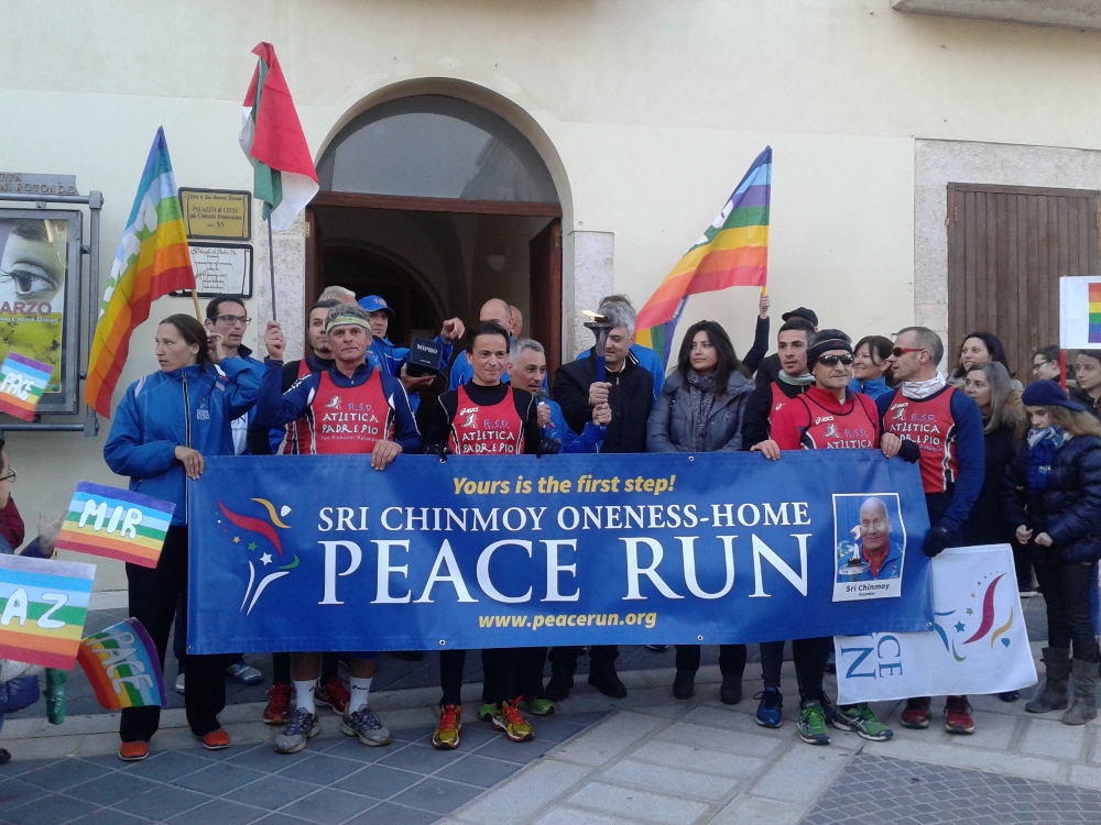 Giunta in città la ‘fiaccola della pace’
