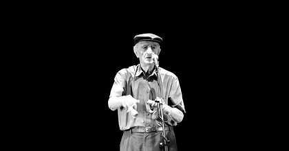 Profanata la tomba di Antonio Piccininno, i ladri portano via la bara dell’artista