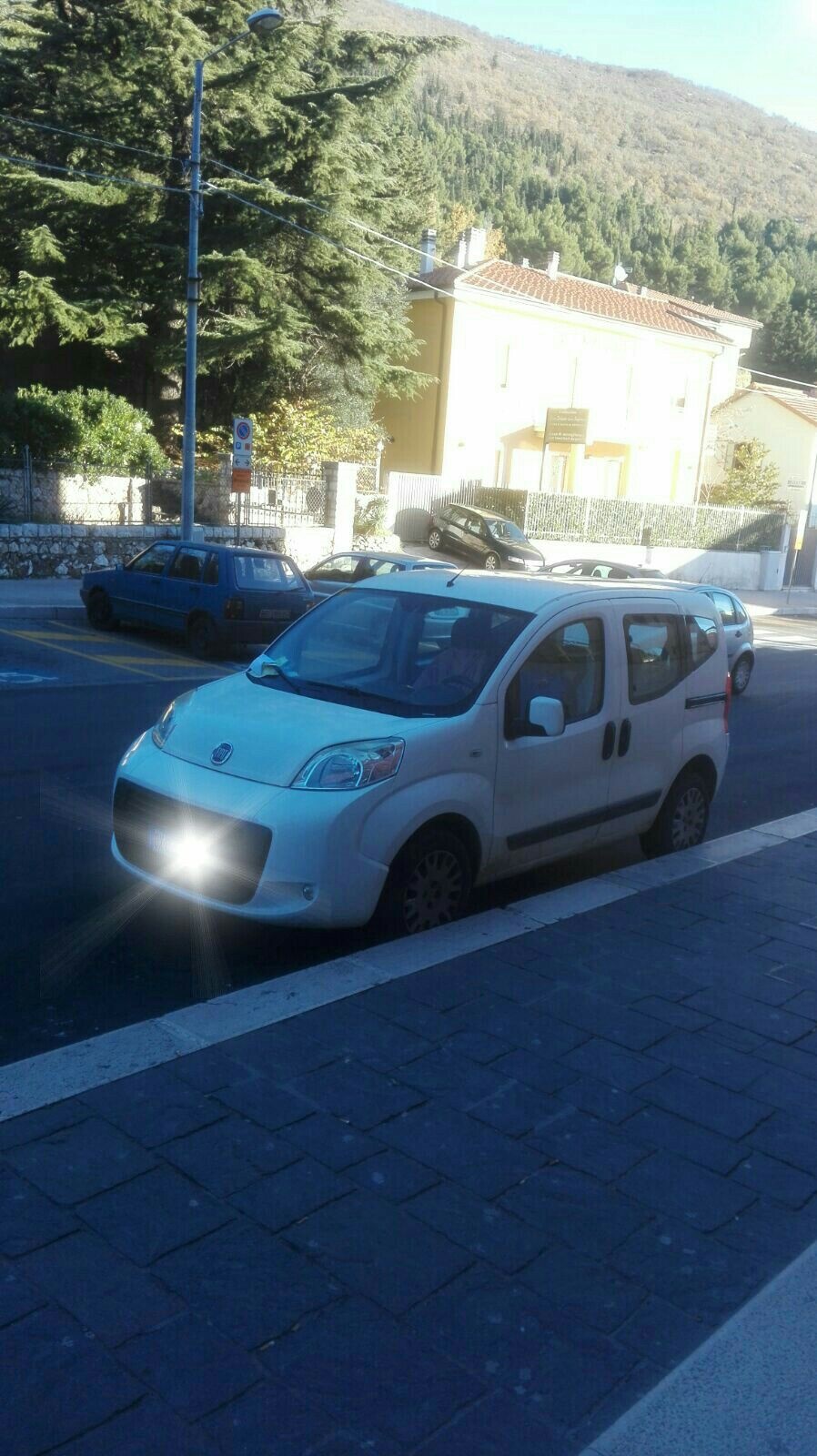 auto in zona rimozione Poliambulatorio