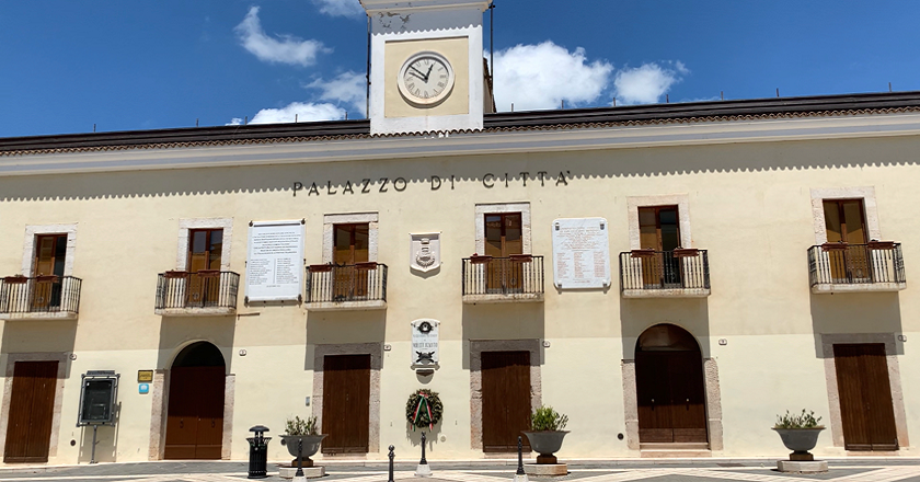 Confronto in piazza per i cinque candidati Sindaco