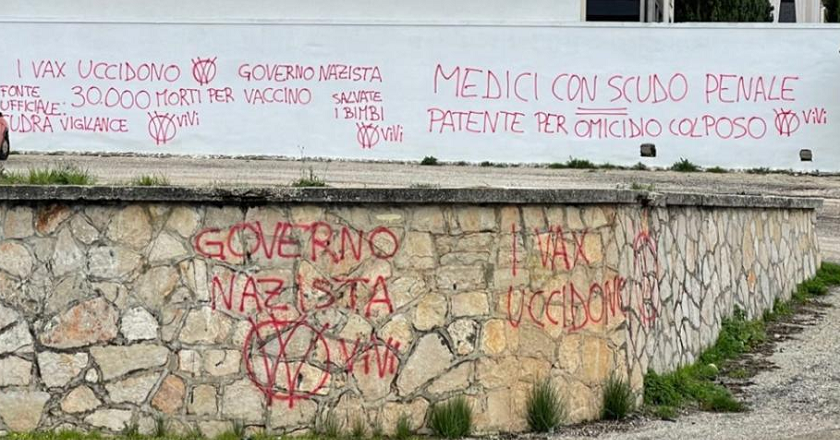 Deliri ‘No Vax’ in città