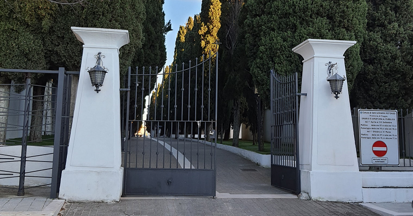 Vergogna al cimitero, vandalizzate alcune lapidi