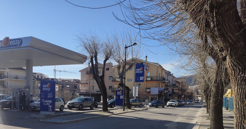 Sciopero degli autotrasportatori: lunghe file ai distributori di benzina