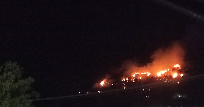 Notte di paura: incendio sfiora le case, evacuate 36 famiglie