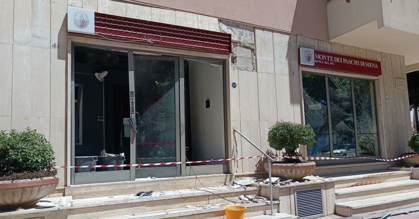 Tentato colpo all’MPS, bancomat fatto saltare nella notte
